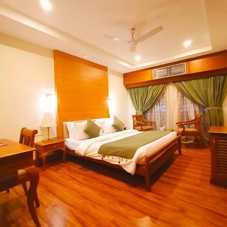 Hill Palace Hotel & Spa Kochi Bagian luar foto