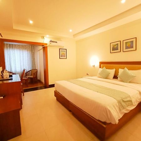 Hill Palace Hotel & Spa Kochi Bagian luar foto