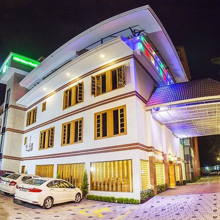 Hill Palace Hotel & Spa Kochi Bagian luar foto