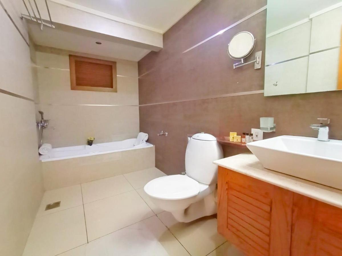 Hill Palace Hotel & Spa Kochi Bagian luar foto