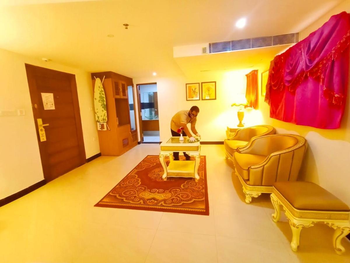 Hill Palace Hotel & Spa Kochi Bagian luar foto