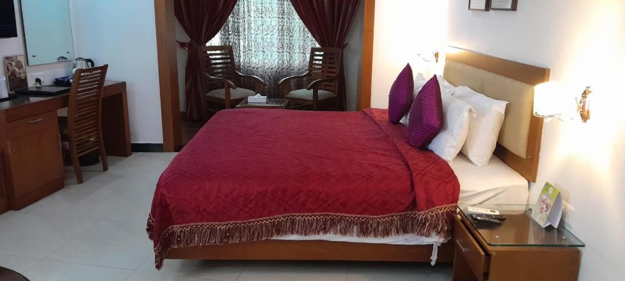 Hill Palace Hotel & Spa Kochi Bagian luar foto