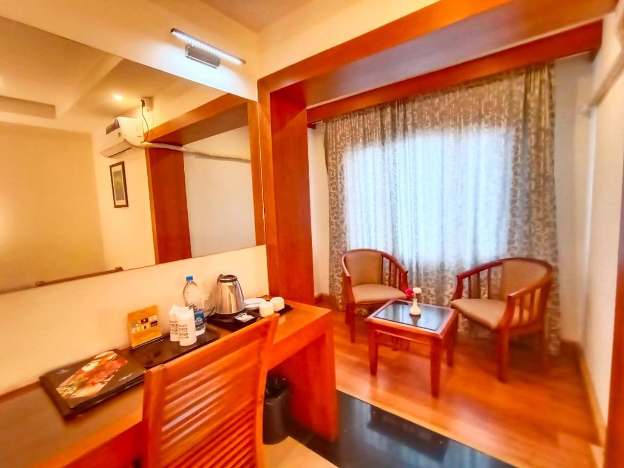 Hill Palace Hotel & Spa Kochi Bagian luar foto