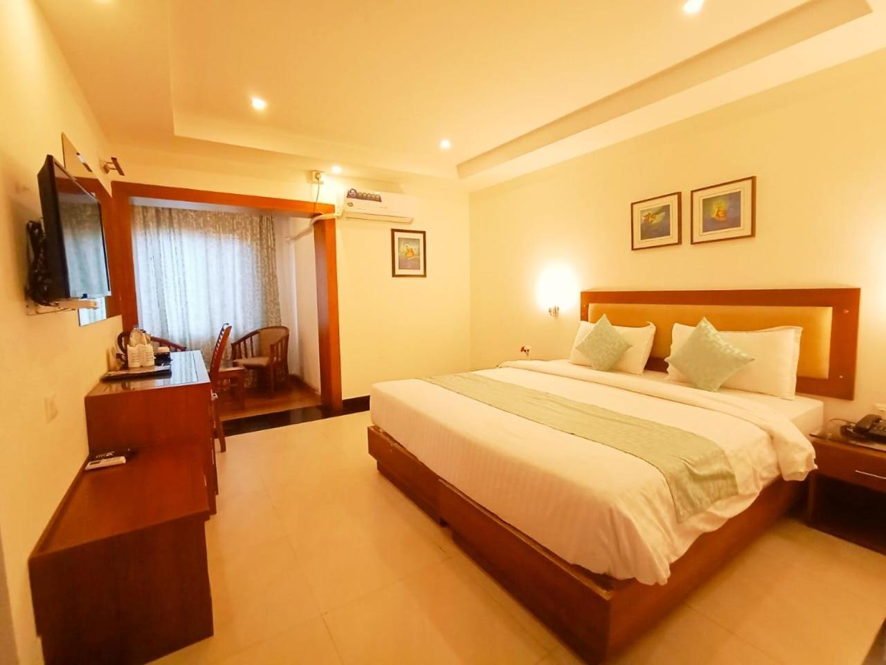 Hill Palace Hotel & Spa Kochi Bagian luar foto