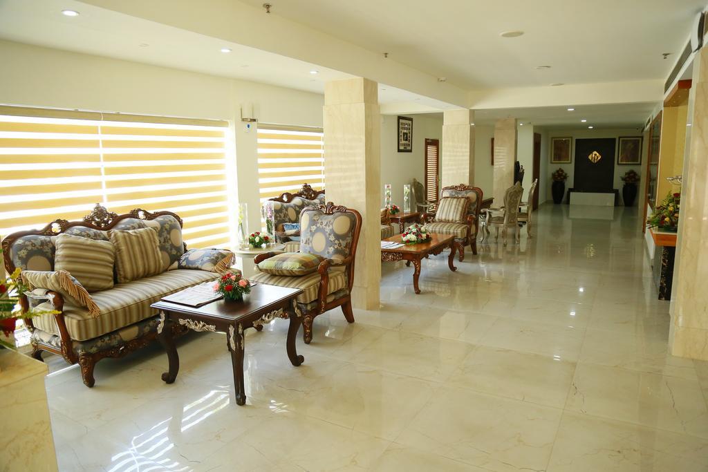 Hill Palace Hotel & Spa Kochi Bagian luar foto