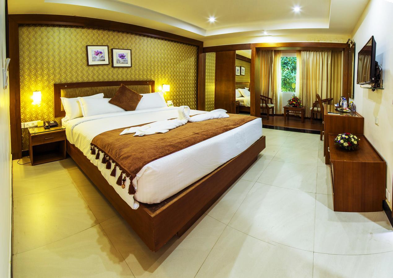 Hill Palace Hotel & Spa Kochi Bagian luar foto