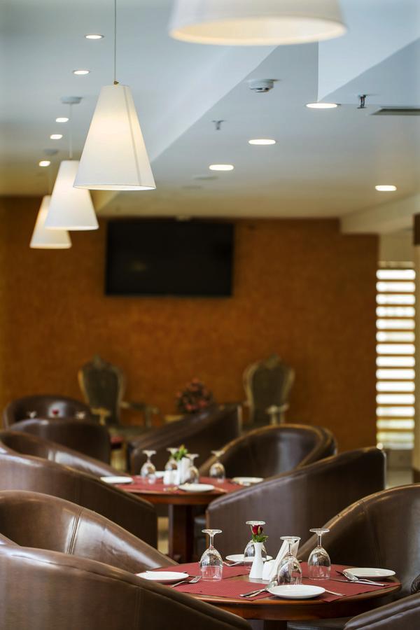 Hill Palace Hotel & Spa Kochi Bagian luar foto