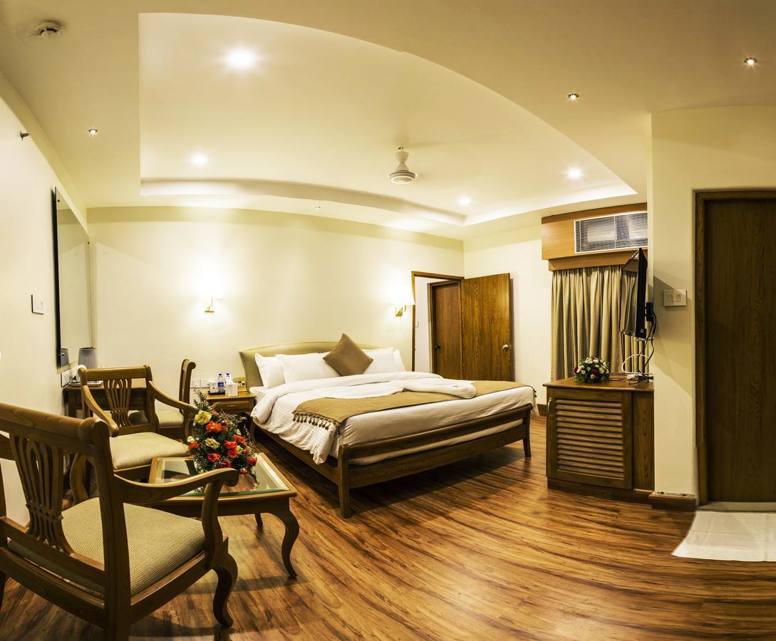 Hill Palace Hotel & Spa Kochi Bagian luar foto