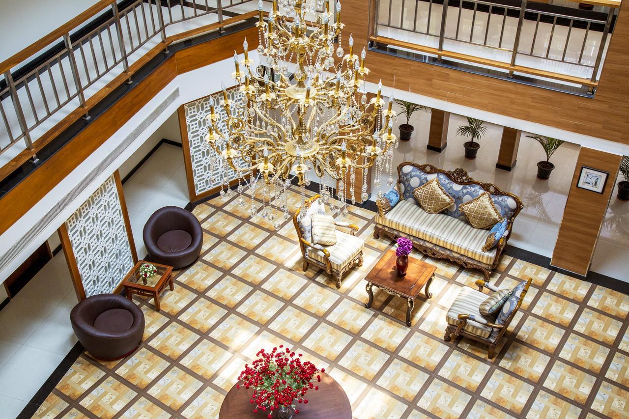 Hill Palace Hotel & Spa Kochi Bagian luar foto